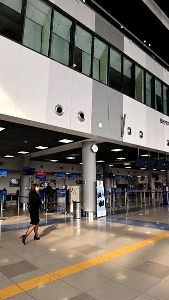 Атака БПЛА приводит к отмене и задержкам более 100 рейсов в Москве