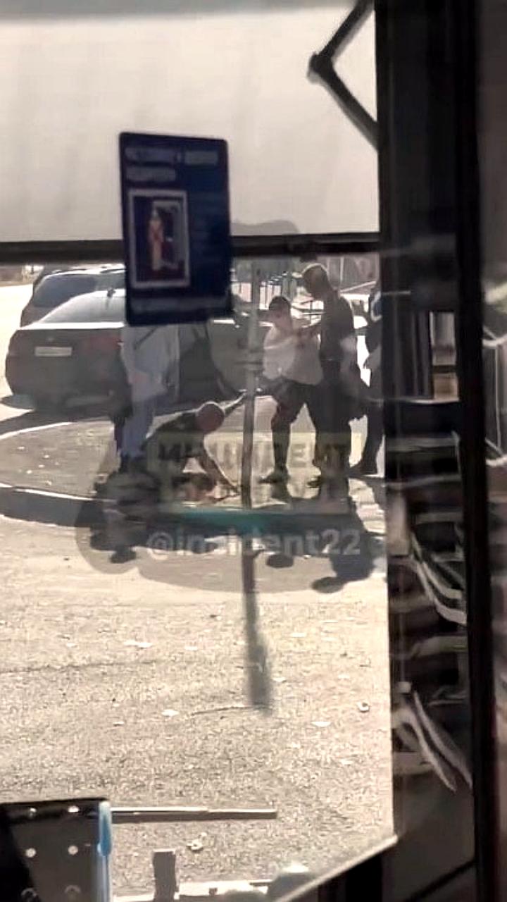 Трое барнаульцев осуждены за избиение водителя автобуса