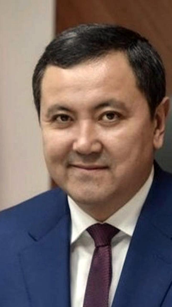 Каныбек Досмамбетов покинул пост министра здравоохранения Кыргызстана