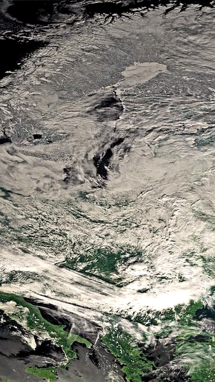 Снегопад в столице и Калуге: спутниковые снимки циклона от Роскосмоса