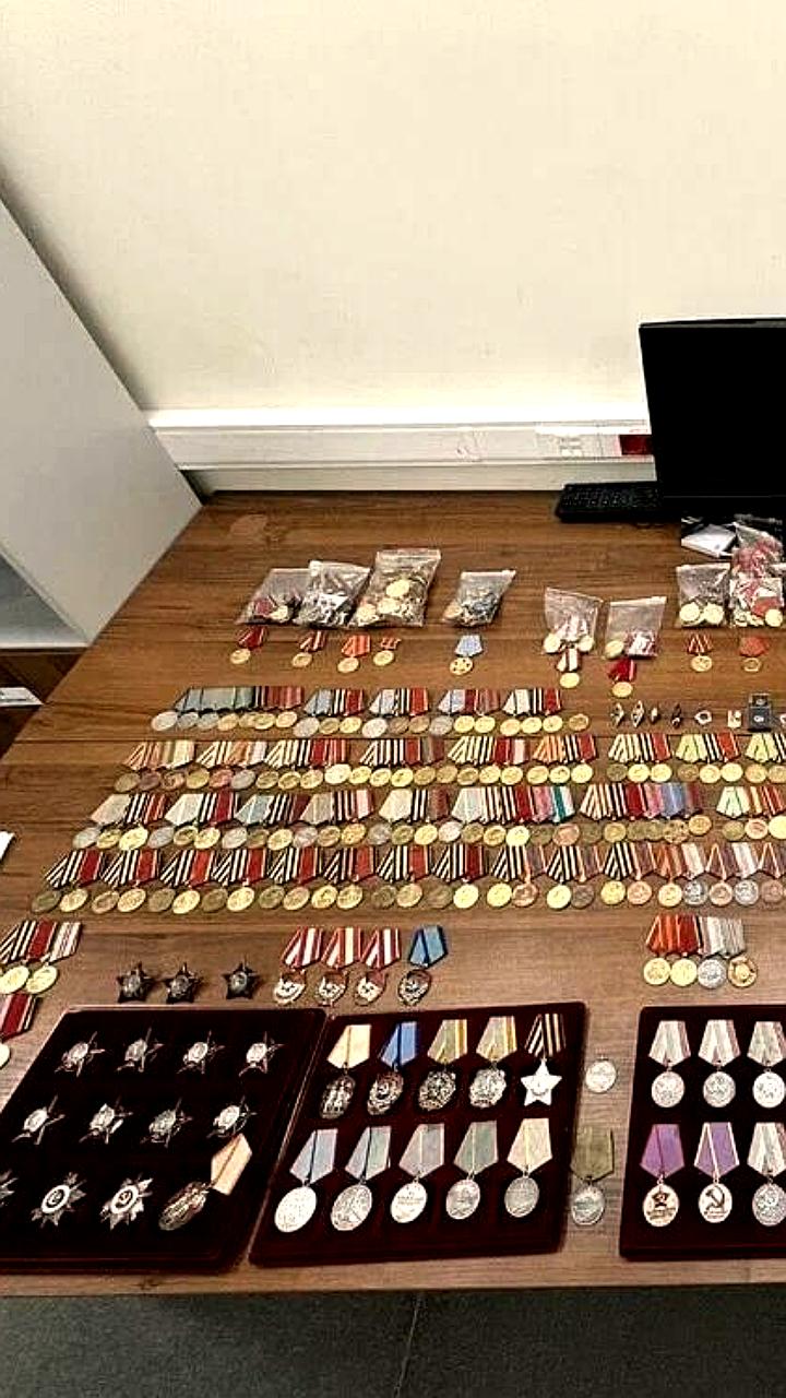 В Шереметьево задержан пассажир с коллекцией советских медалей стоимостью более 600 тысяч рублей