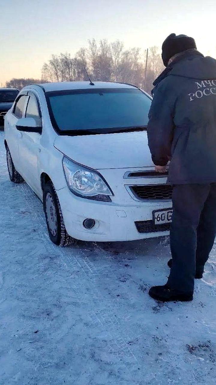 Спасение пассажиров застрявшего автомобиля в Алтайском крае