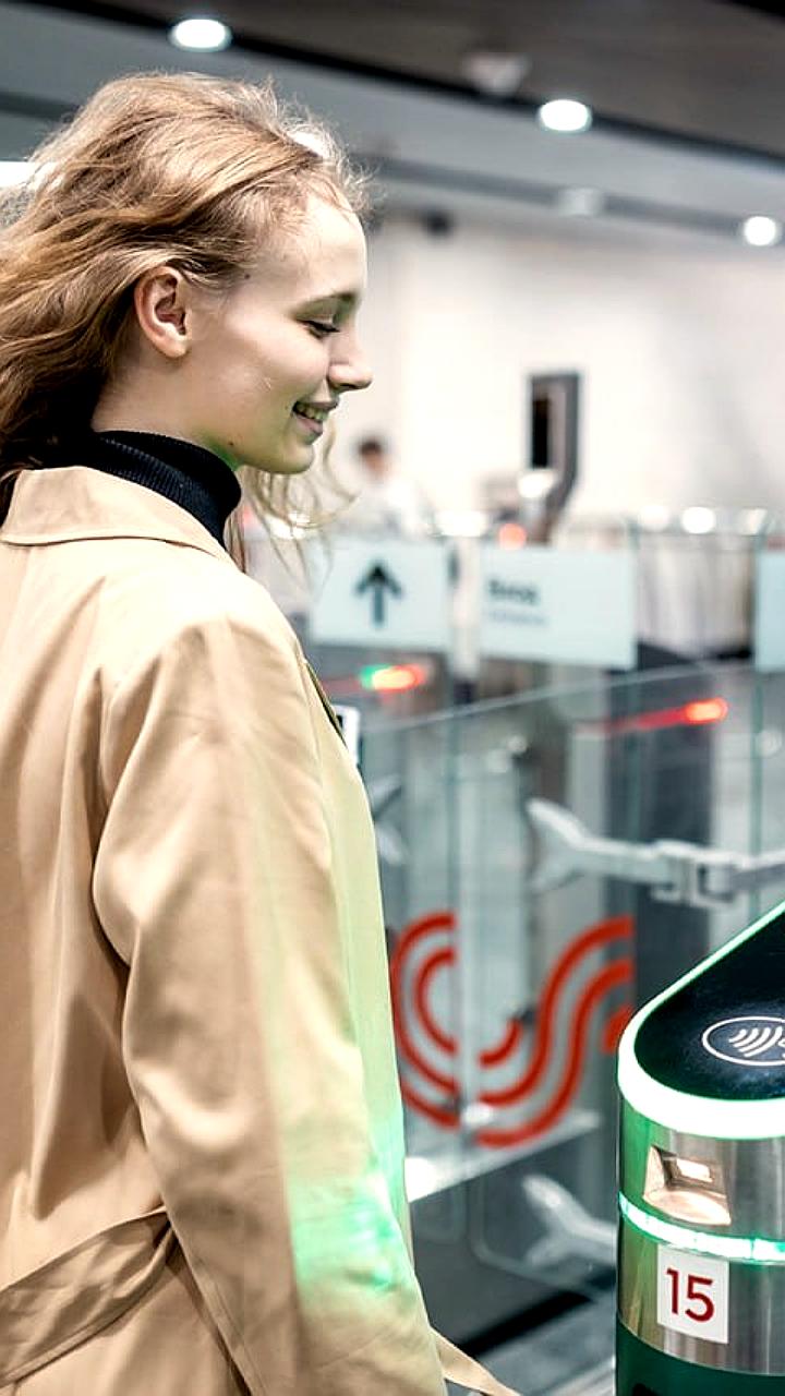 В Москве введут оплату проезда по биометрии в 2026 году