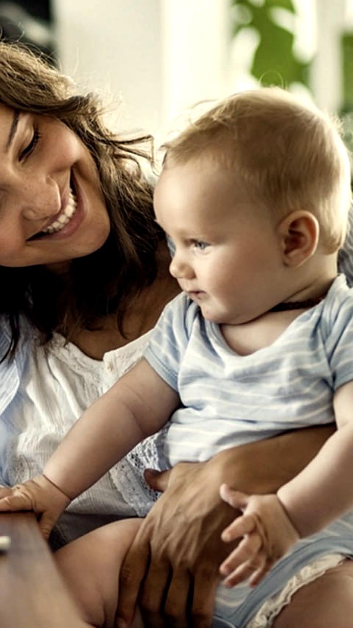 Премьер-министр РФ Михаил Мишустин анонсировал увеличение безналоговых выплат при рождении ребенка до 1 млн рублей