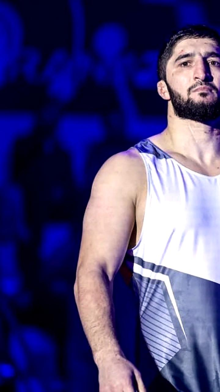 Дагестанские борцы отправились в Албанию на международный турнир UWW