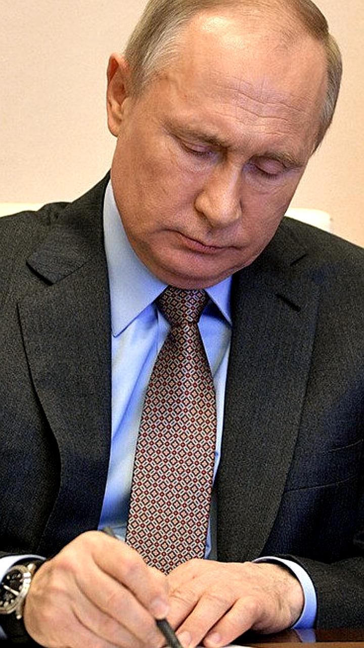 Путин разрешает госкорпорациям скрывать данные из отчётности