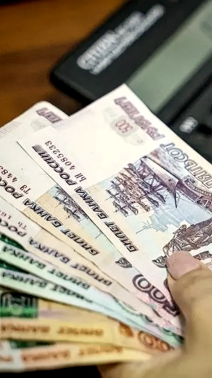 Россияне получат зарплату досрочно в мае