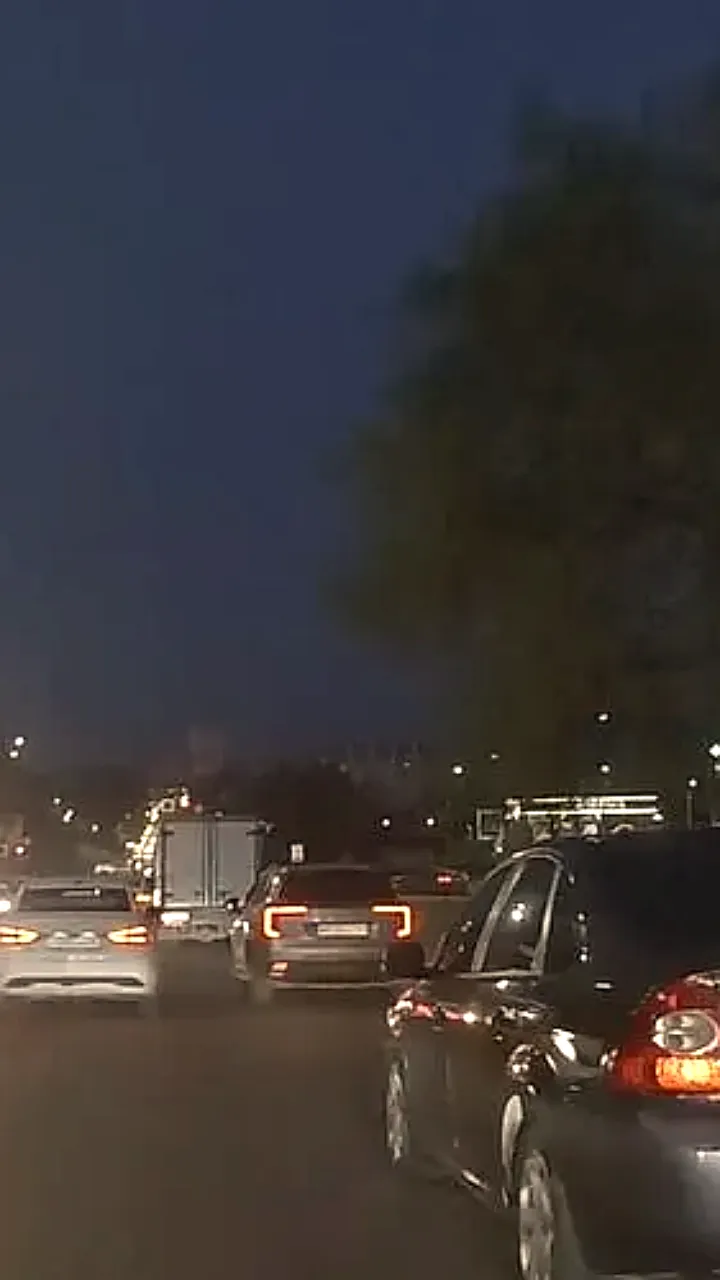 Столкновение мотоциклиста и пешехода в Дорогомилово: пострадавшие госпитализированы