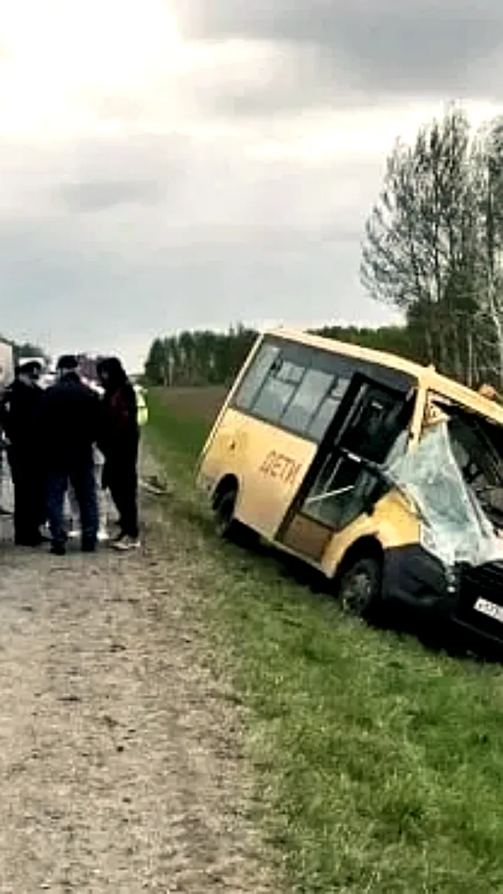 ДТП с автобусом с детьми в Омской области: один погибший и семь пострадавших