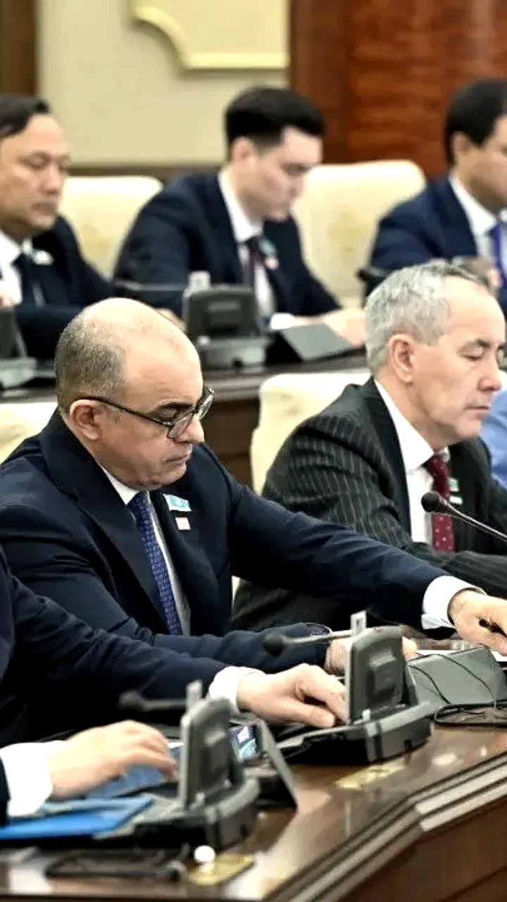 Парламент Казахстана одобрил законопроект о статусе президента и вице-президента