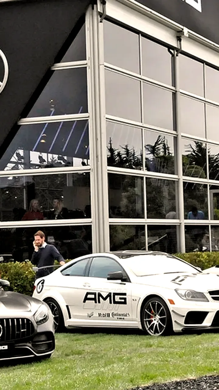 Mercedes Benz продает автосалоны в Берлине канадскому бизнесмену