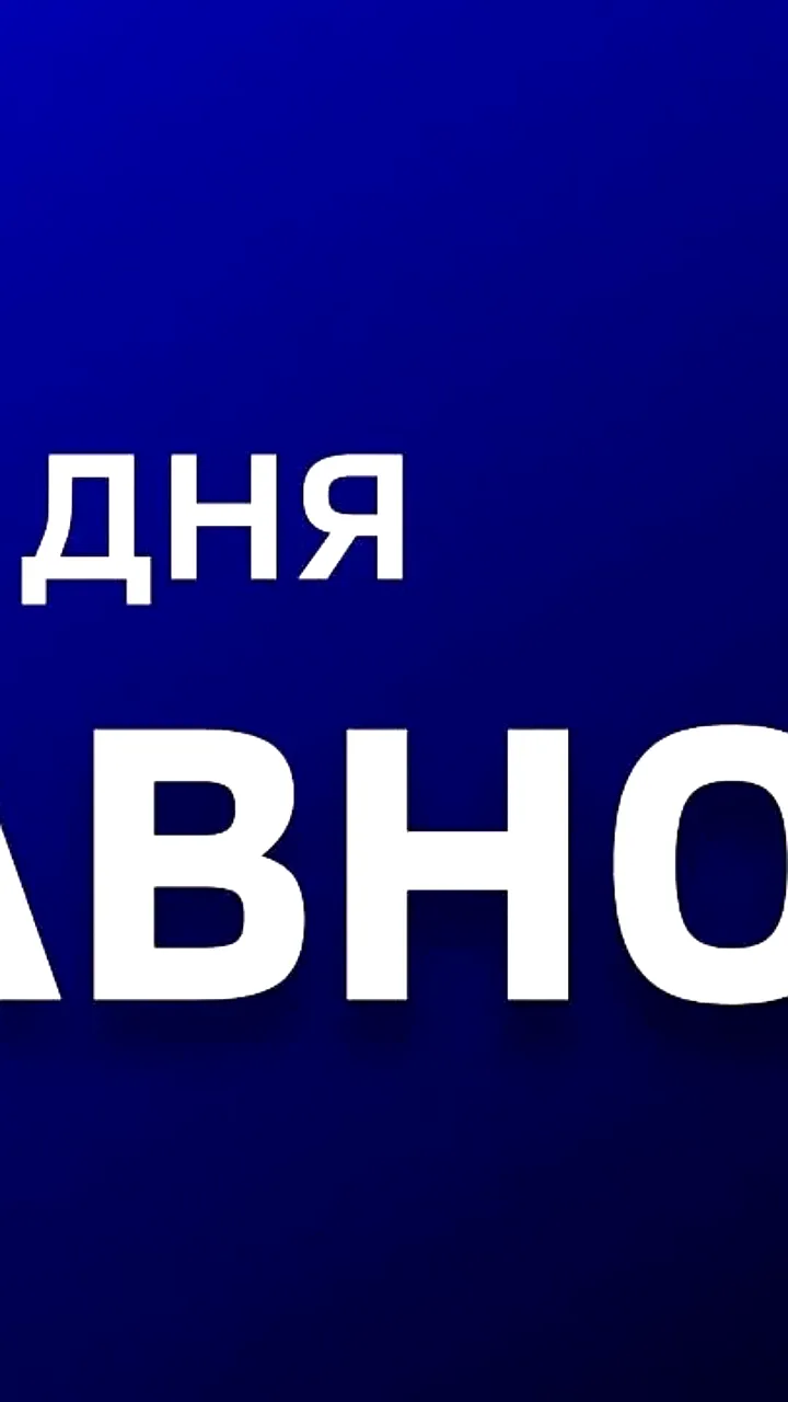 Волгоградский губернатор Андрей Бочаров осмотрел макет памятника героям СВО