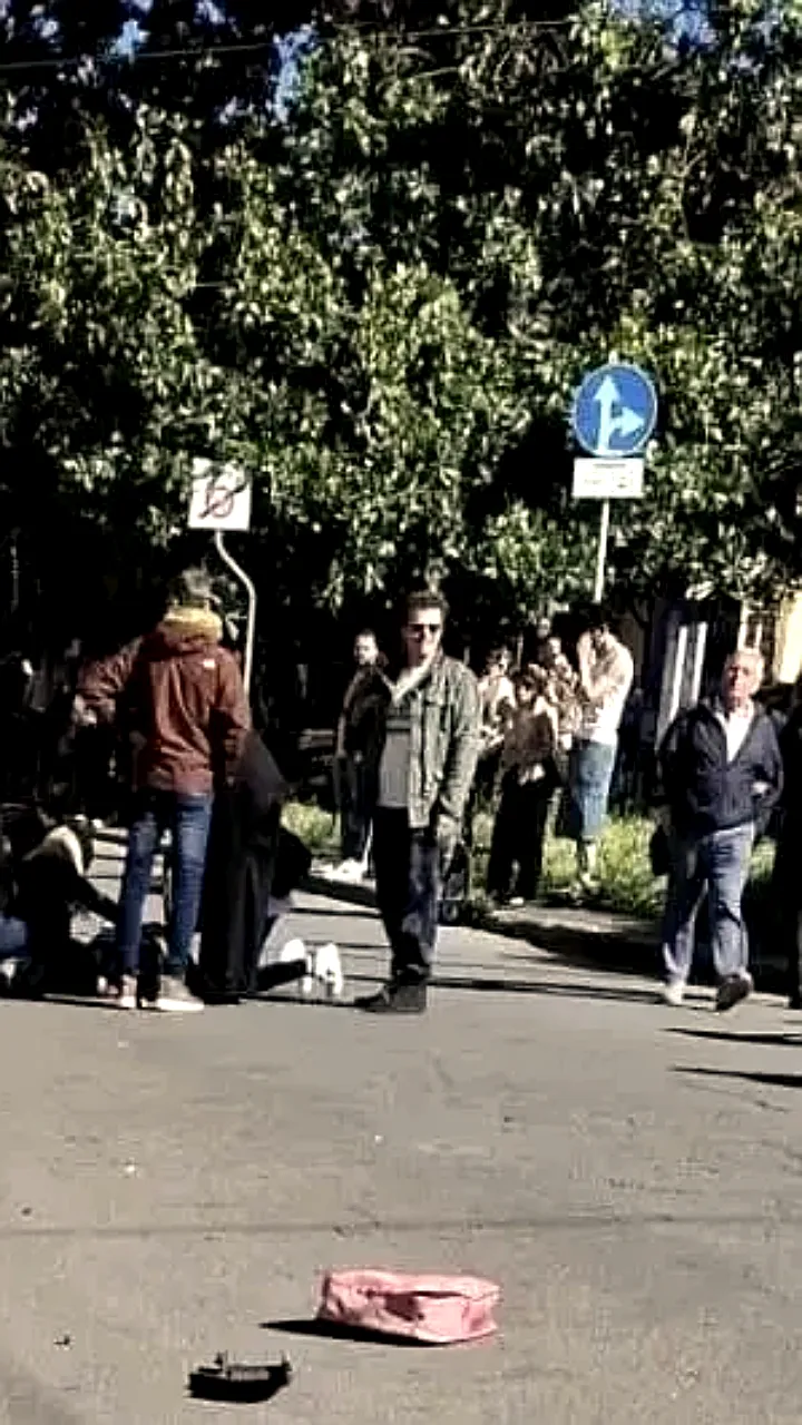 Автомобиль сбил пешеходов в Модене: пострадали десятки человек