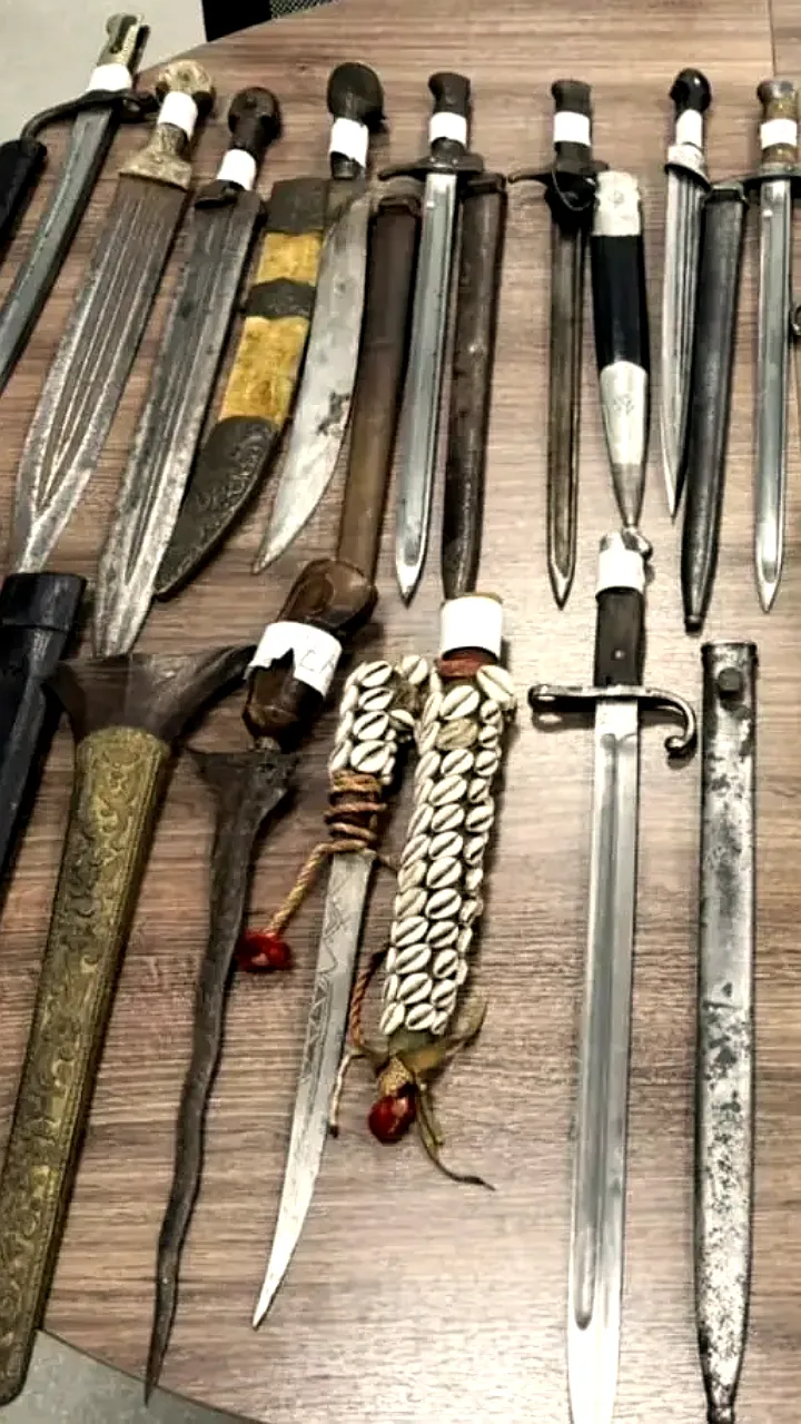 Таможенники Северной Осетии изъяли антикварное оружие на границе с Грузией
